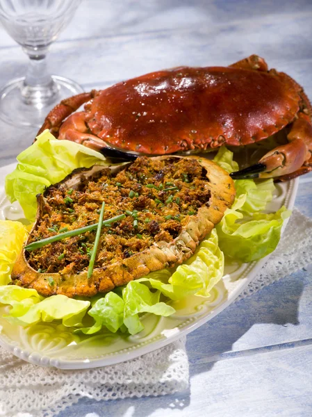Crabe farci à la salade verte — Photo