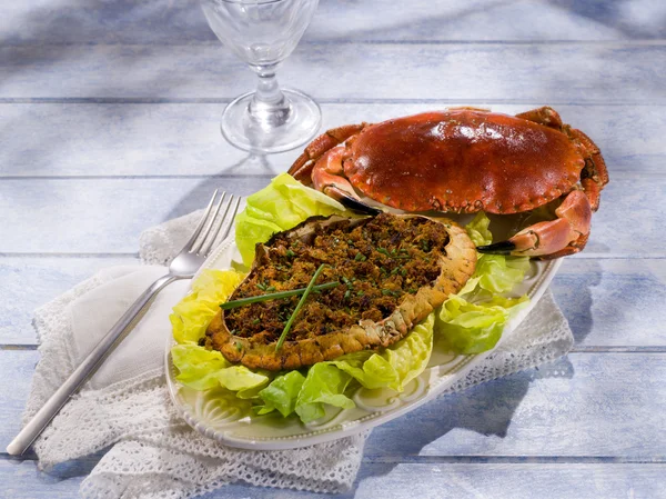 Crabe farci à la salade verte — Photo