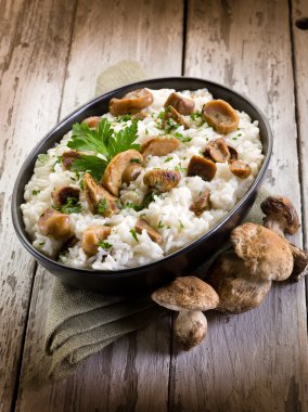 cep yenilebilir mantarlı risotto