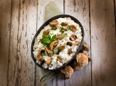 cep yenilebilir mantarlı risotto