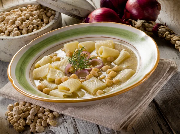 ひよこ豆とパスタのスープ — ストック写真