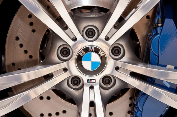 BMW M5 алюмінієві колеса — стокове фото