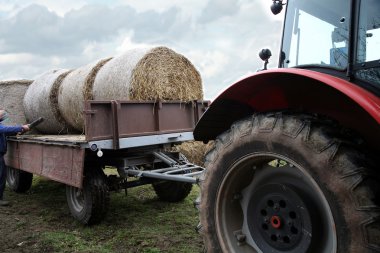 Tractor loaded feed straw clipart