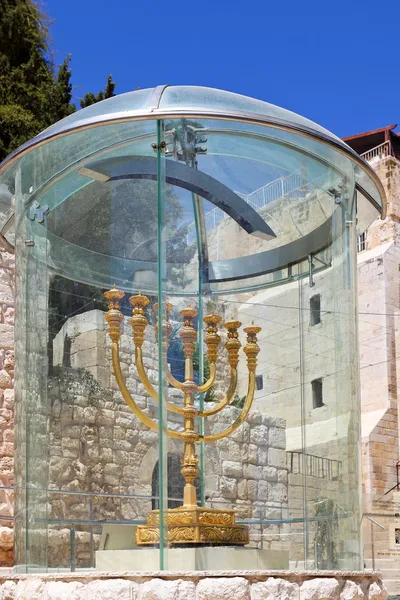 Gouden menora in Jeruzalem — Stockfoto