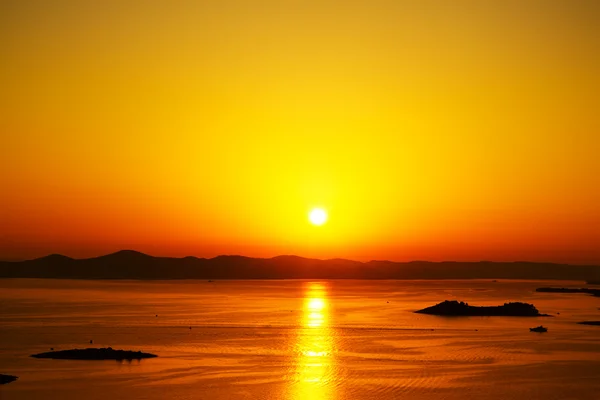 Solnedgång vid havets kust — Stockfoto