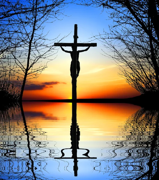 Krzyż na zachodzie słońca — Zdjęcie stockowe