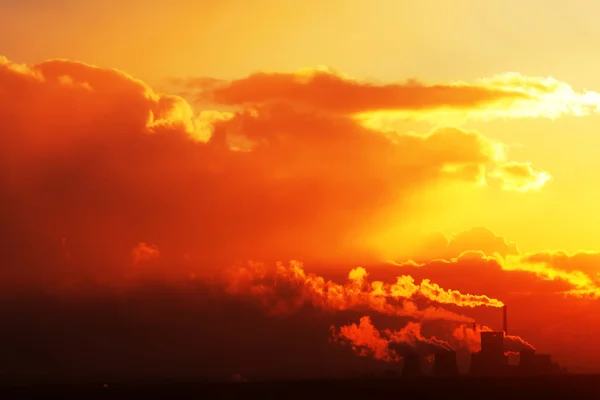 Kernkraftwerk bei Sonnenuntergang — Stockfoto