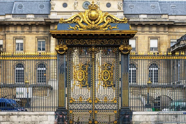 Golden gate in Paris — Stock Photo, Image