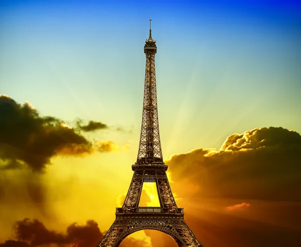 Eiffel Tower on sunset — Zdjęcie stockowe