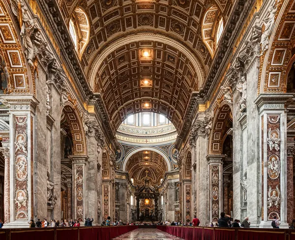 Interior of St. Peters Basilica — Stock Photo, Image