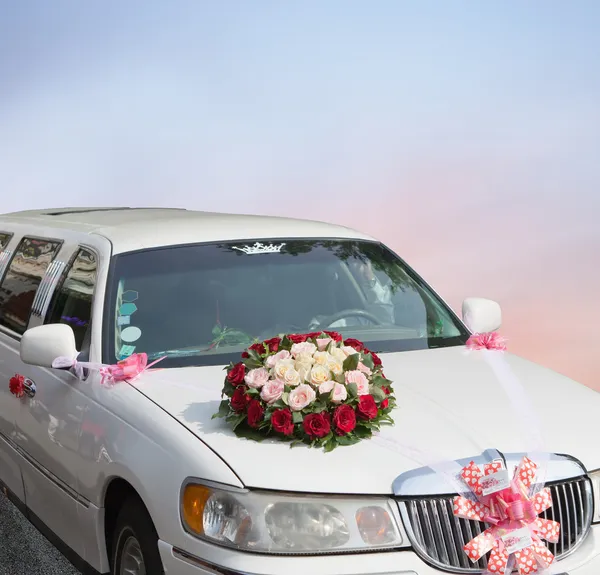stock image Wedding car decorated with flowers