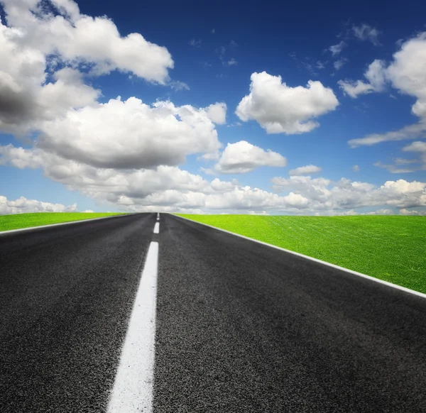 Road and cloudy sky — Stock Photo, Image