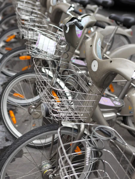 Kiralık şehir bisikletleri — Stok fotoğraf