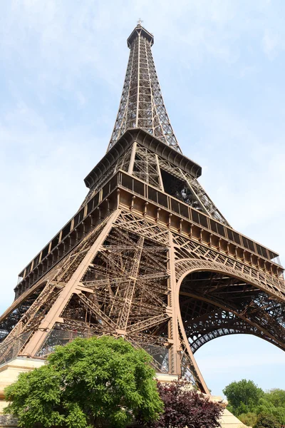 Az Eiffel-torony Párizsban — Stock Fotó