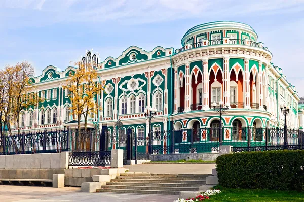 Historisk byggnad i Jekaterinburg — Stockfoto