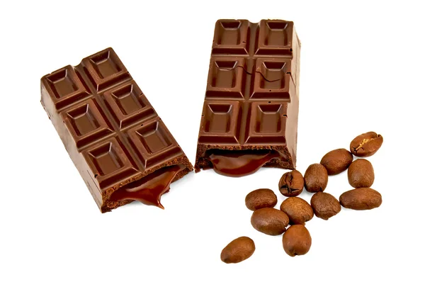 Chocolade met vulling en koffie bonen — Stockfoto