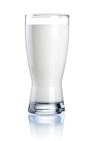 Glas av mjölk på blå bakgrund — Stockfoto