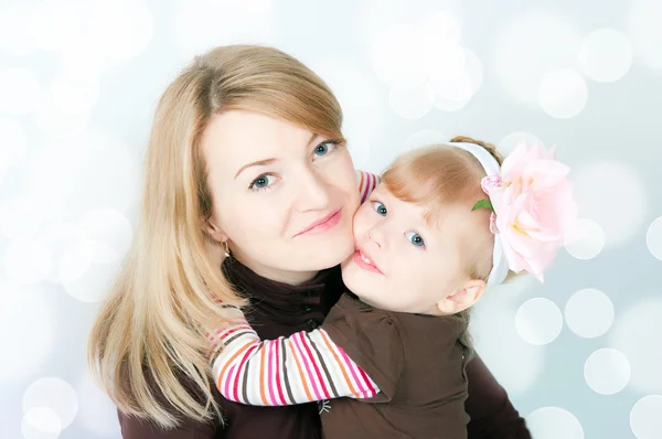 아기와 함께 행복 한 엄마 — 스톡 사진