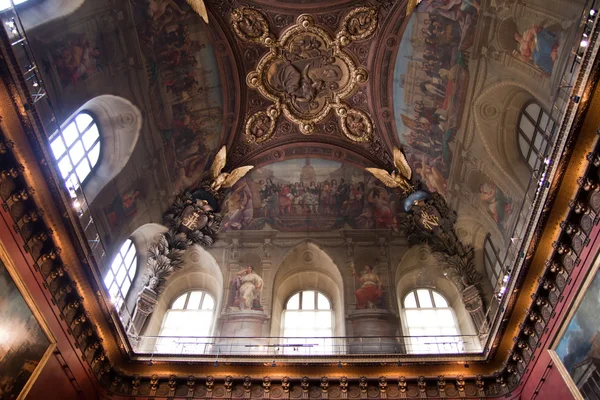 罗浮宫天花板 — 图库照片
