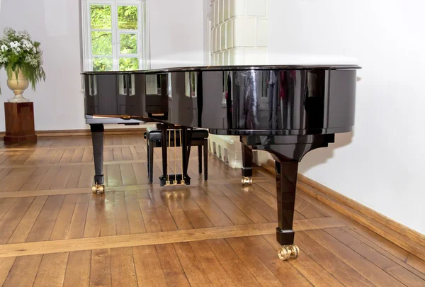 Фортепіано в будинку Шопена. — стокове фото