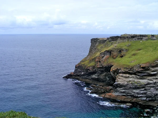 Vallende stenen in de Atlantische Oceaan — Stockfoto