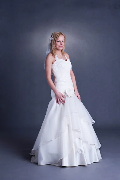 Young bride in wedding dress — Stock Photo, Image