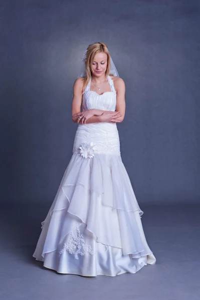 Young bride in wedding dress — Stock Photo, Image