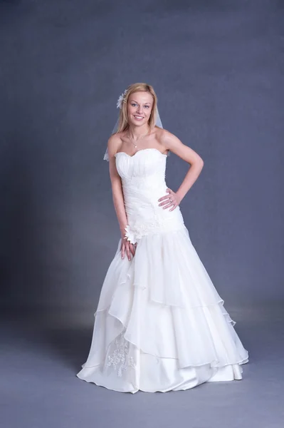 Young bride in wedding dress — Stock Photo, Image