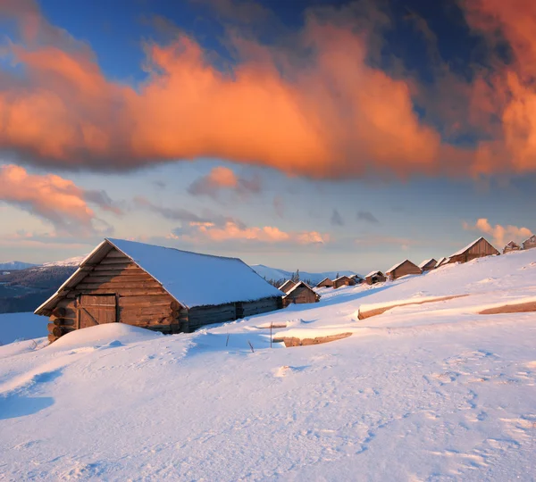 Winterlandschaft in den Bergen — Stockfoto