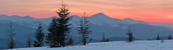 Paesaggio invernale al tramonto — Foto Stock
