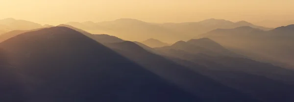 Zonsopgang in de bergen — Stockfoto