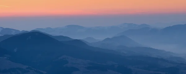 Wschód słońca w górach — Zdjęcie stockowe