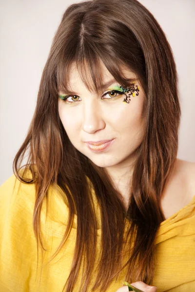 Portrét krásná brunetka s make-up styl. — Stock fotografie