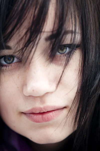 Closeup retrato de menina morena . — Fotografia de Stock