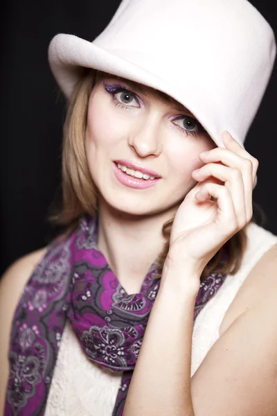Retrato de hermosa pelirroja con maquillaje de estilo . —  Fotos de Stock