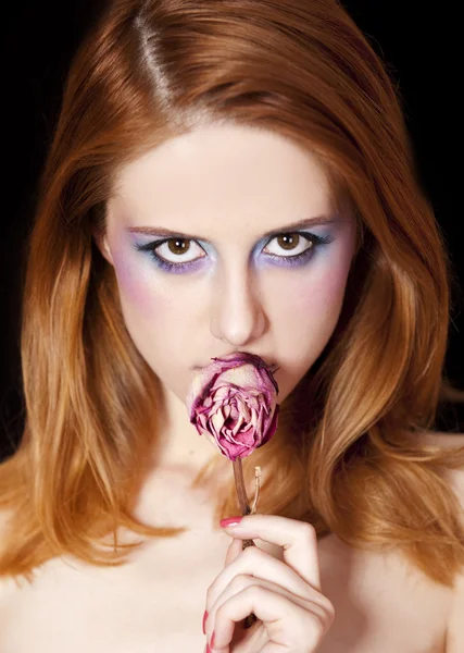 Porträt der schönen rothaarigen Mädchen mit Stil Make-up. — Stockfoto