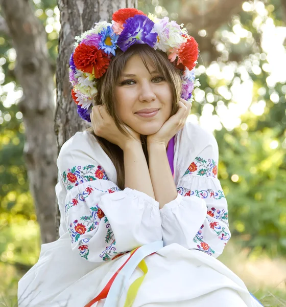 Slav girl with wreath at field. — Stock Photo, Image