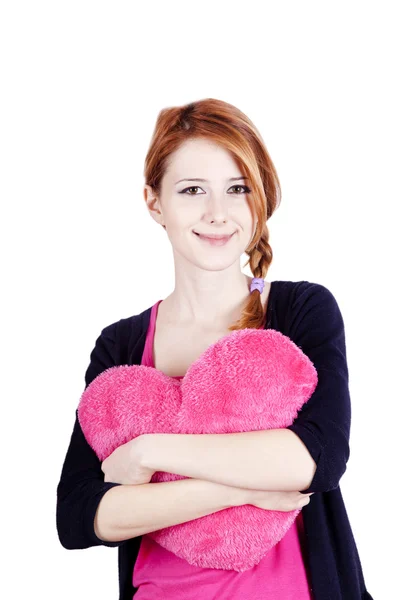 Vacker rödhårig flicka med leksak hjärta. Foto för St valentin — Stockfoto