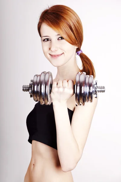 Atractiva adolescente haciendo ejercicio con mancuernas — Foto de Stock