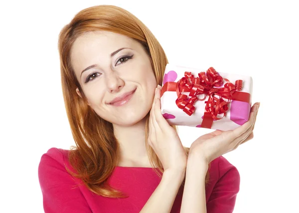 Ragazza dai capelli rossi in abito con scatola regalo — Foto Stock