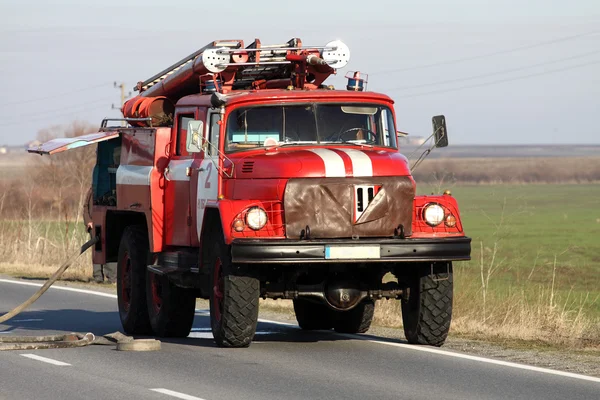 Camión rojo de fuego —  Fotos de Stock