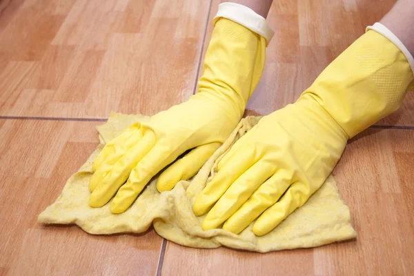 Cleaning of a kitchen tile — Stock Photo, Image