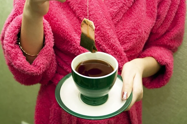 Saco de chá com uma xícara de chá — Fotografia de Stock