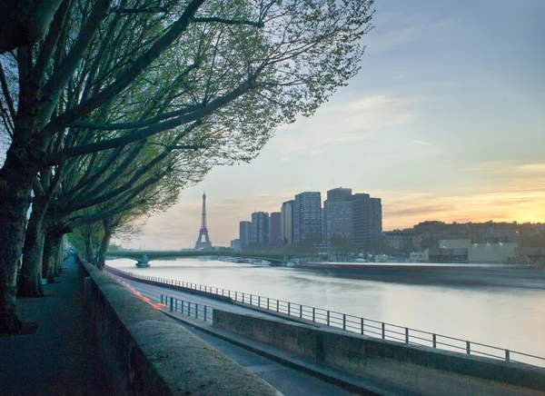 Ейфелева вежа - Париж - Франція — стокове фото