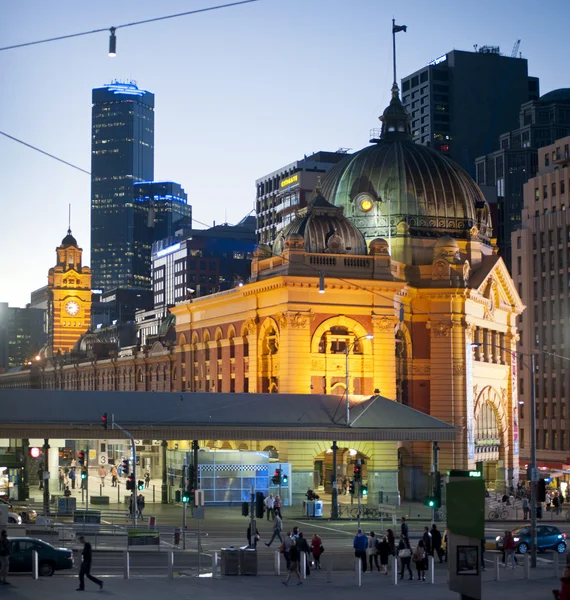 Вид станции Флиндерс с улицы Флиндерс - Мельбурн - Острал — стоковое фото