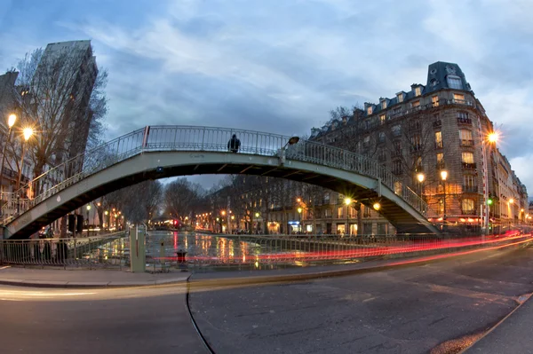 Γέφυρα πάνω από το κανάλι - Παρίσι - Γαλλία — Φωτογραφία Αρχείου