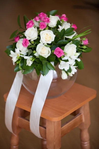 Pink and white wedding bouquet — Stock Photo, Image