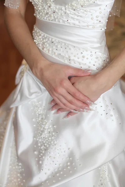 Bruiloft jurk bruids en manicure — Stockfoto