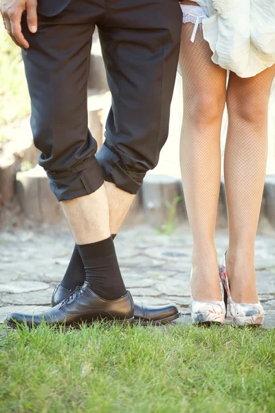 Πόδια της νύφης και του γαμπρού — Φωτογραφία Αρχείου