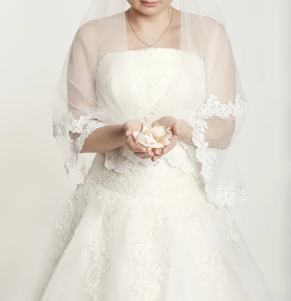 Sladká romantická nevěsta v bílé krajky — Stock fotografie